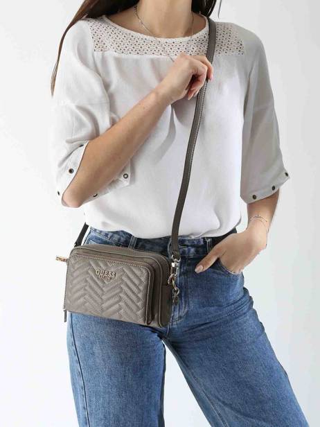 Sac BandouliÃ¨re Eco Carly Polyurethane Guess Marron eco carly QG950814 vue secondaire 1